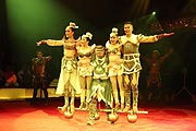 TRUPPE KHADGAA (Mongolei) fasziniert mit einer Strongman-Kür (Foto: Martin Schmitz)